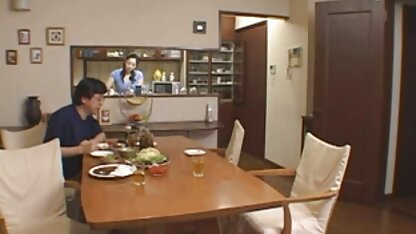الأم في المطبخ عرب سيكس نار
