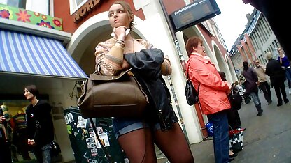 الساخنة في سن المراهقة السراويل القصيرة الألمانية في محطة للحافلات حكايات سكس مصرى