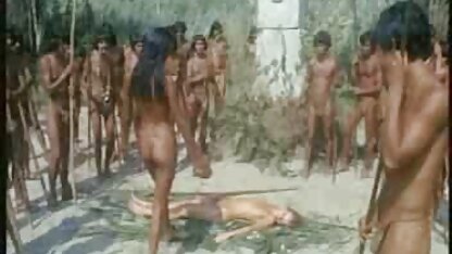 لورا تنظيف عارية في Emanuelle و أكلة لحوم البشر مشاركة 5 فلم سكسي نيج