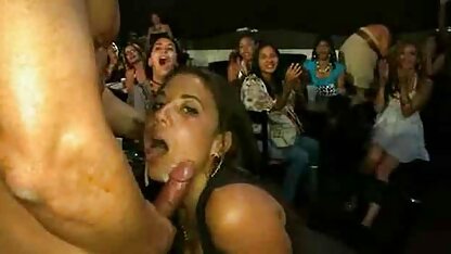 الفتيات احتفال واطلاق النار. موقع العرب سكس