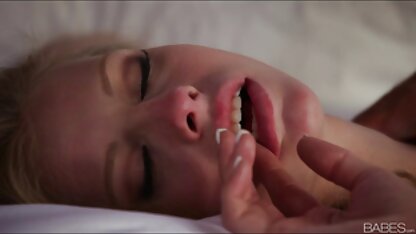 أنت مثير فتاة في سن المراهقة قاعة لك  تيك محارم